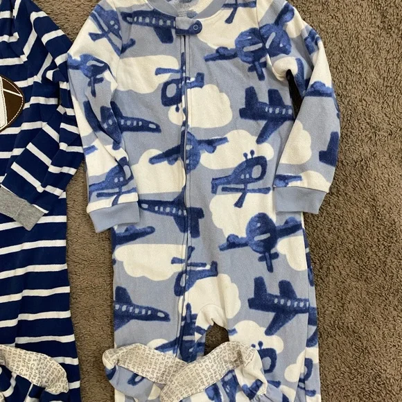 Boys Carters Fleece Footsie Pjs Size 5t football/planes - Picture 8 of 13